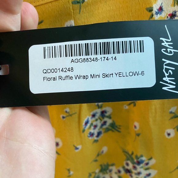 Nasty Gal yellow floral mini skirt - Picture 7 of 7